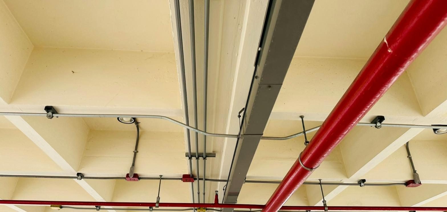 Tavan tesisatı — sprinkler ve mekanik hatların ortak güzergâhı